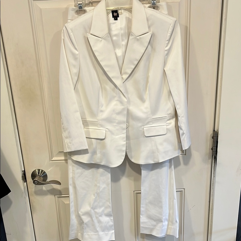 Elegant White Blazer and Pants Set